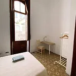 여관 Comfortable In Historic Casa Quesada Shared House