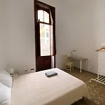 Comfortable In Historic Casa Quesada Shared House 여관 *