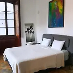 Comfortable In Historic Casa Quesada Shared House 여관