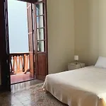 여관 Comfortable In Historic Casa Quesada Shared House