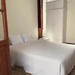 Comfortable In Historic Casa Quesada Shared House 여관 *