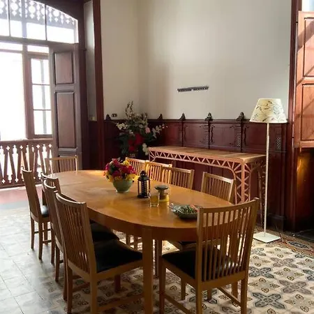 Мини-отель Comfortable In Historic Casa Quesada Shared House