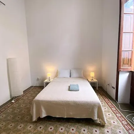 Мини-отель Comfortable In Historic Casa Quesada Shared House Лас-Пальмас-де-Гран-Канария