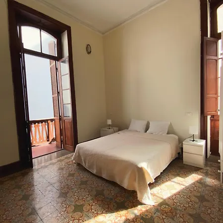 Comfortable In Historic Casa Quesada Shared House Мини-отель