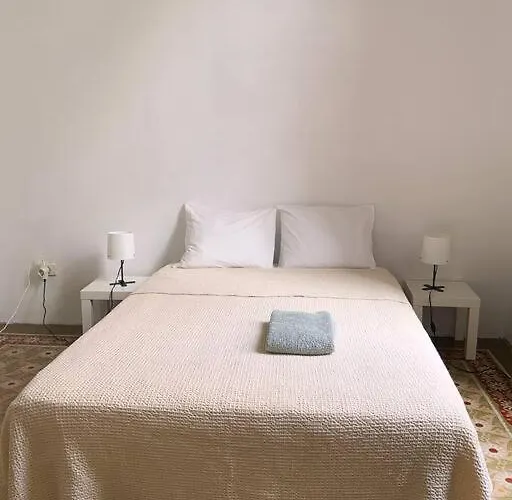 Kro Comfortable In Historic Casa Quesada Shared House